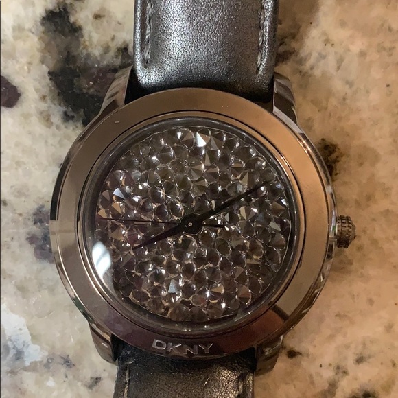 Stunning DKNY Silver Grey Watch (New Battery) - Picture 5 of 5
